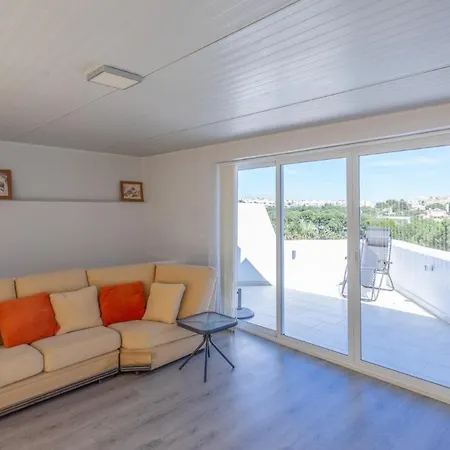 Relaxing Family Retreat With Stunning Golf Views *